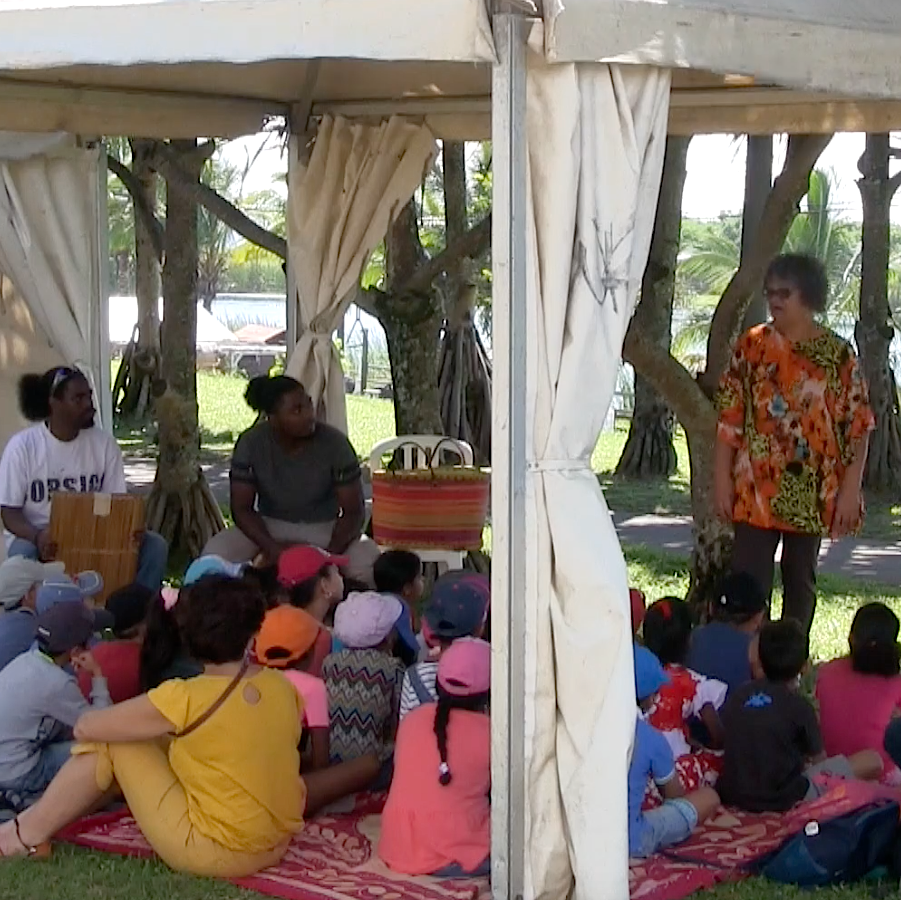 Jessy Ferrère « conte » le maloya aux enfants, « M pour maman…